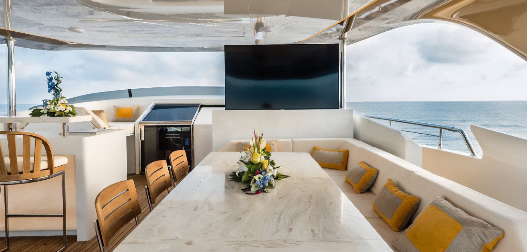 Un nuovo modo di vivere la TV: il case study del sollevatore TV Archimede installato su un yacht Maiora